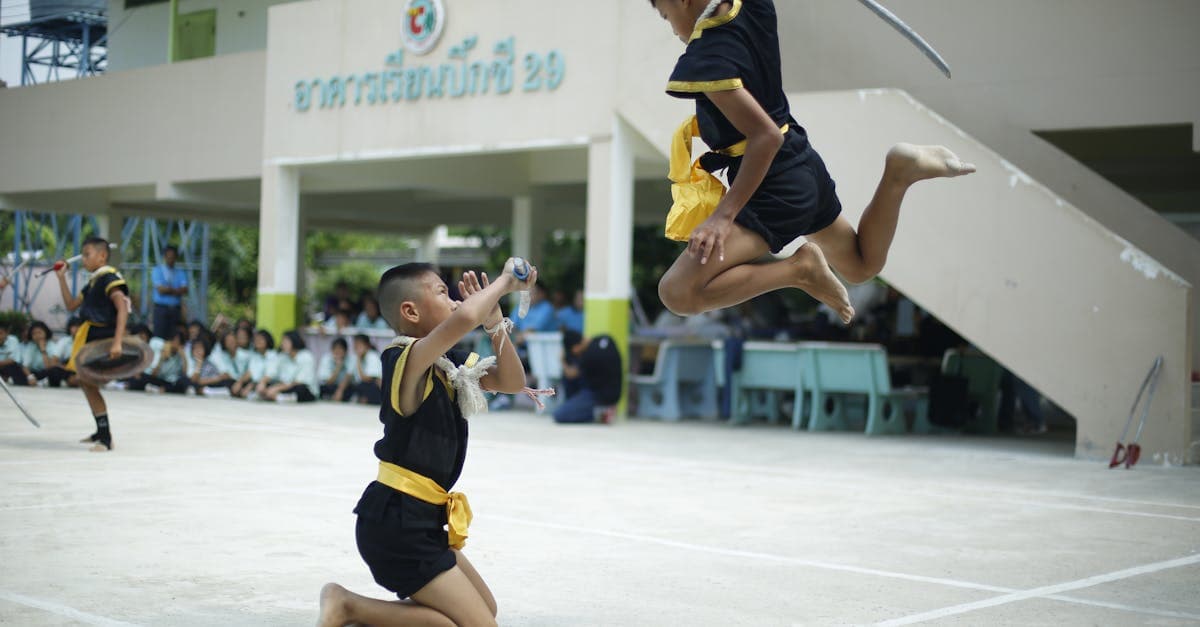 กิจกรรม things to do ao nang การแสดงศิลปะการต่อสู้สดในพื้นที่สาธารณะที่น่าตื่นเต้น