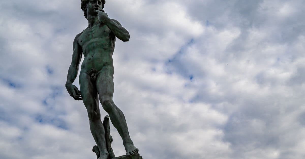 Il David di Michelangelo, simbolo del genio italiano che ha ispirato il nome del Leonardo da Vinci Airport.