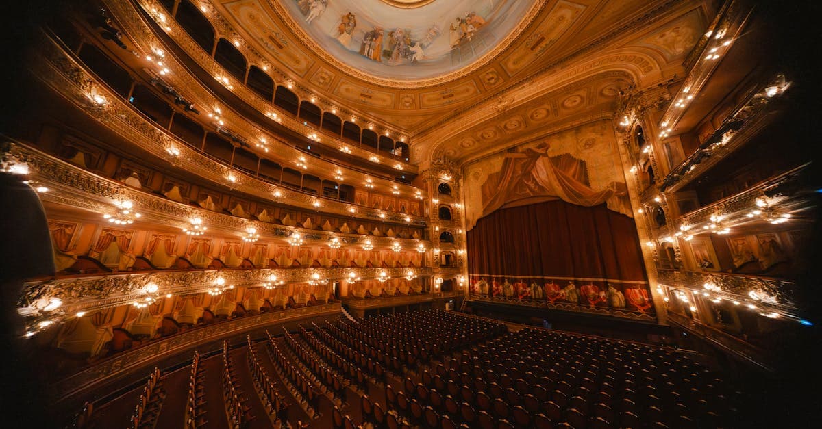 Interior ornamentado e majestoso do Teatro Colón em Buenos Aires, um dos teatros mais famosos do mundo