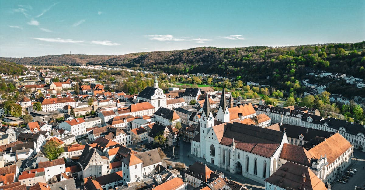 Luftaufnahme von Eichstätt mit historischer Architektur, ein günstiges Reiseziel in Deutschland
