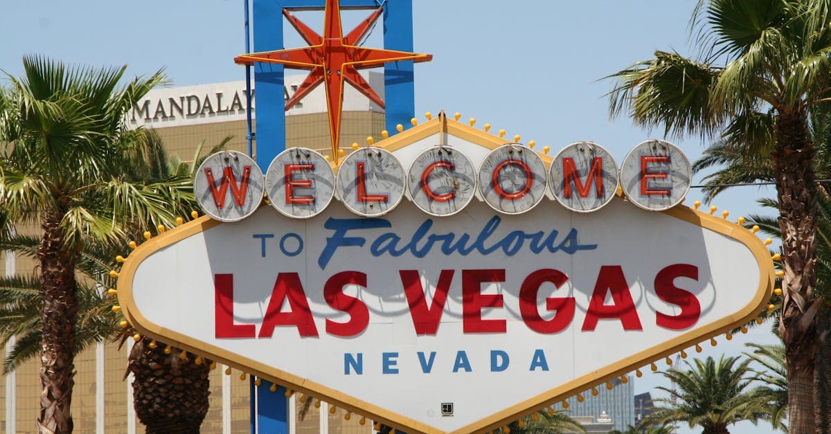 Famoso letrero de bienvenida a Las Vegas iluminado, guía paso a paso para reclamar tu bono sin depósito en casinos