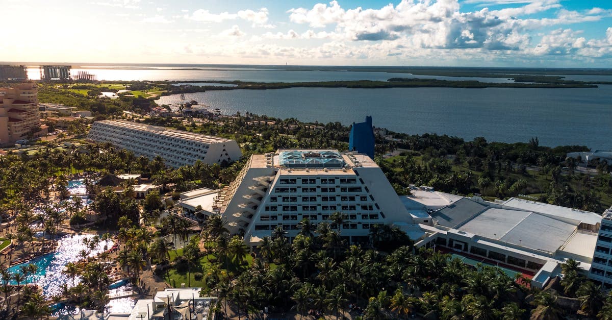 Tropical Cancun resort aerial with palm trees and blue waters, summarizing the best time to visit Cancun