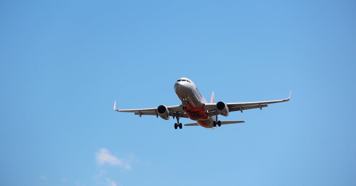 Jetstar Airways plane landing at Melbourne Airport, illustrating the cheapest days to book expedia flights