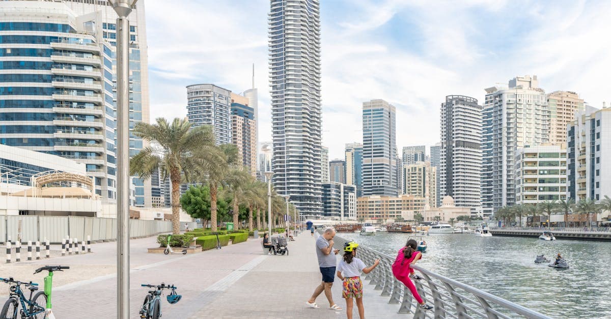 A family strolling along Dubai Marina promenade, enjoying one of many family-friendly things to do in Dubai