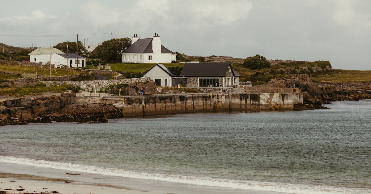 Colorful coastal cottages on Inishmore, County Galway, ideal for planning how many days in Ireland