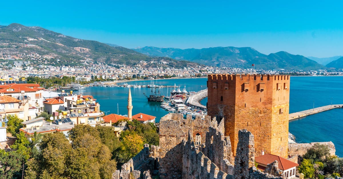 Uitzicht op Kizil Kule en de haven van Alanya, highlights uit het reisadvies turkije 2026