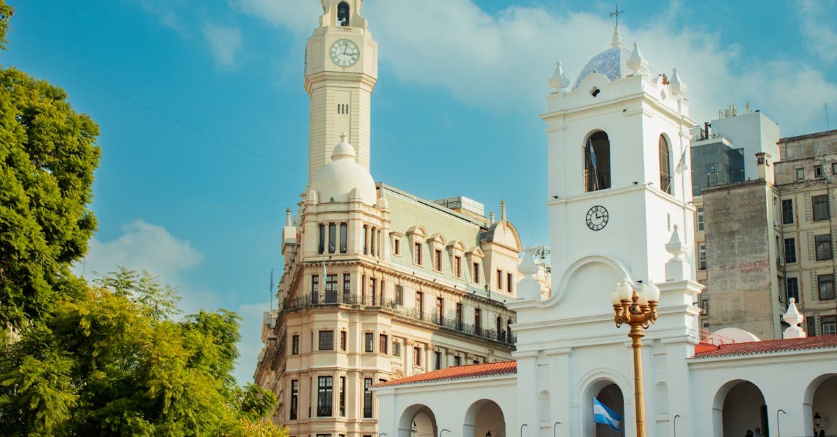 Arquitetura histórica com torres icônicas nos pontos turísticos de Buenos Aires, Argentina