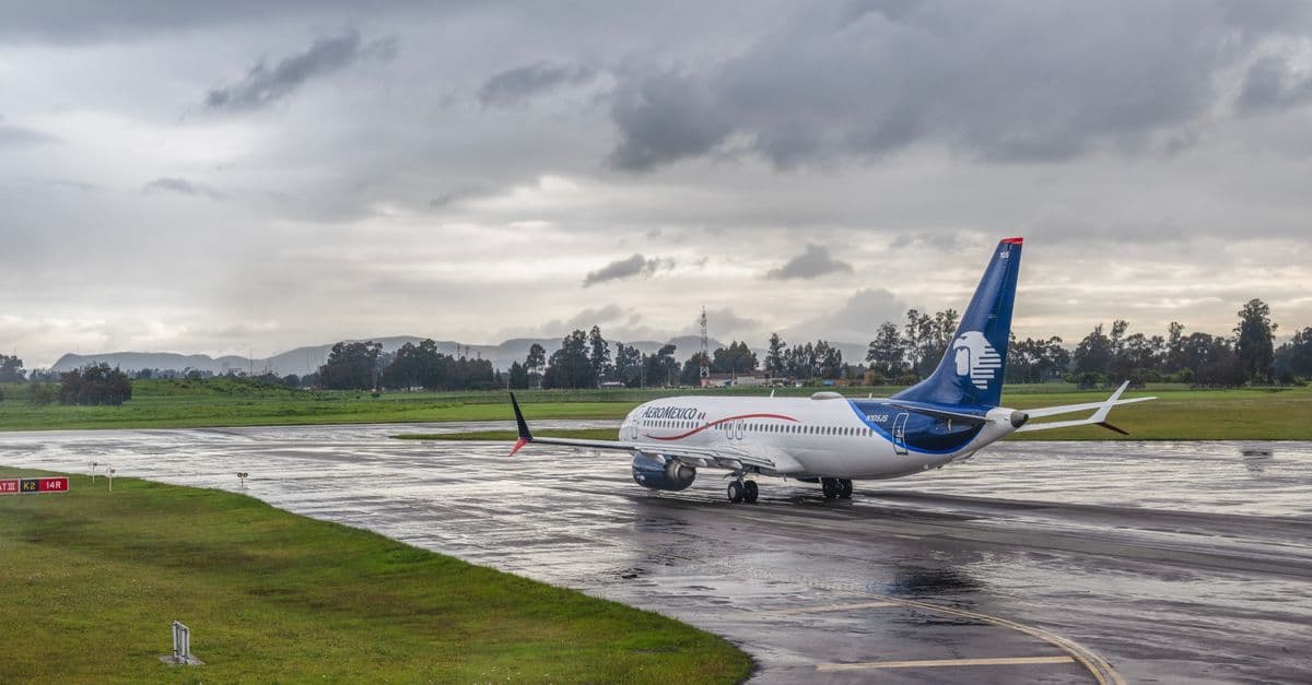 Cheap Flights to Mexico: Best Times, Routes, and Airlines for US Travelers - travel guide and eSIM advice by HelloRoam