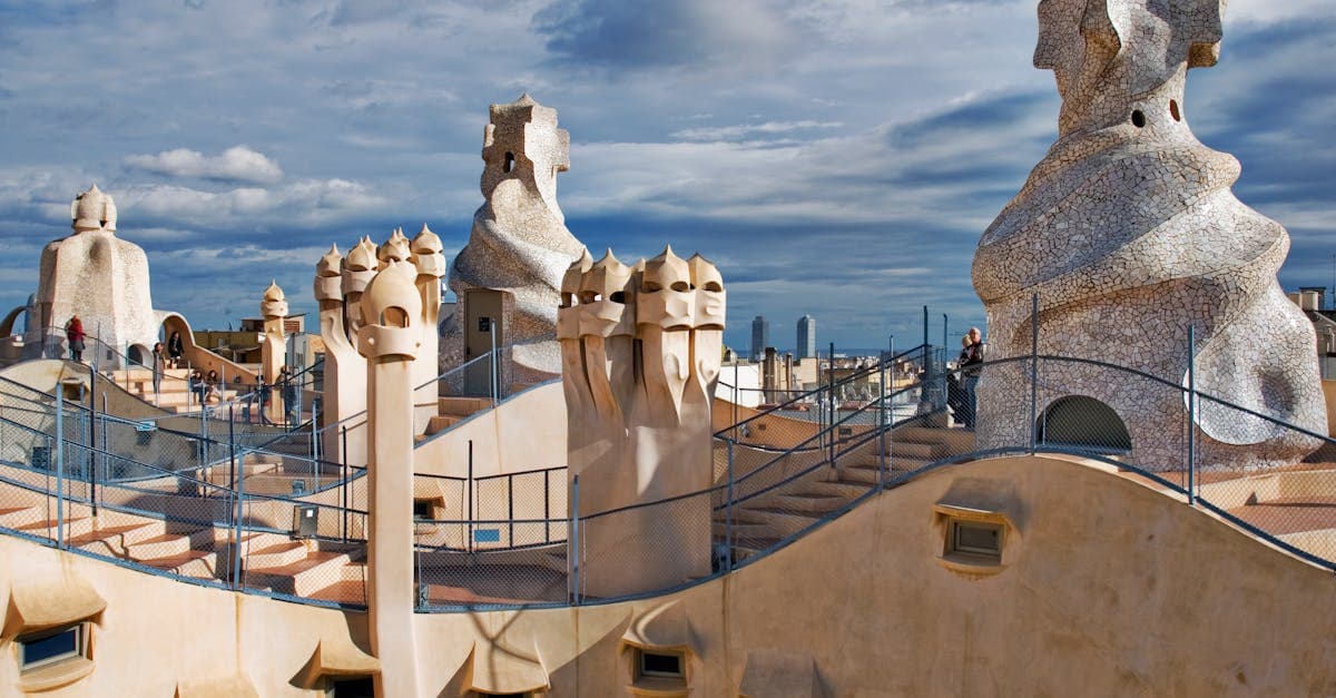 Het unieke dak van Casa Milà, een van de bekendste Gaudí bezienswaardigheden Barcelona.