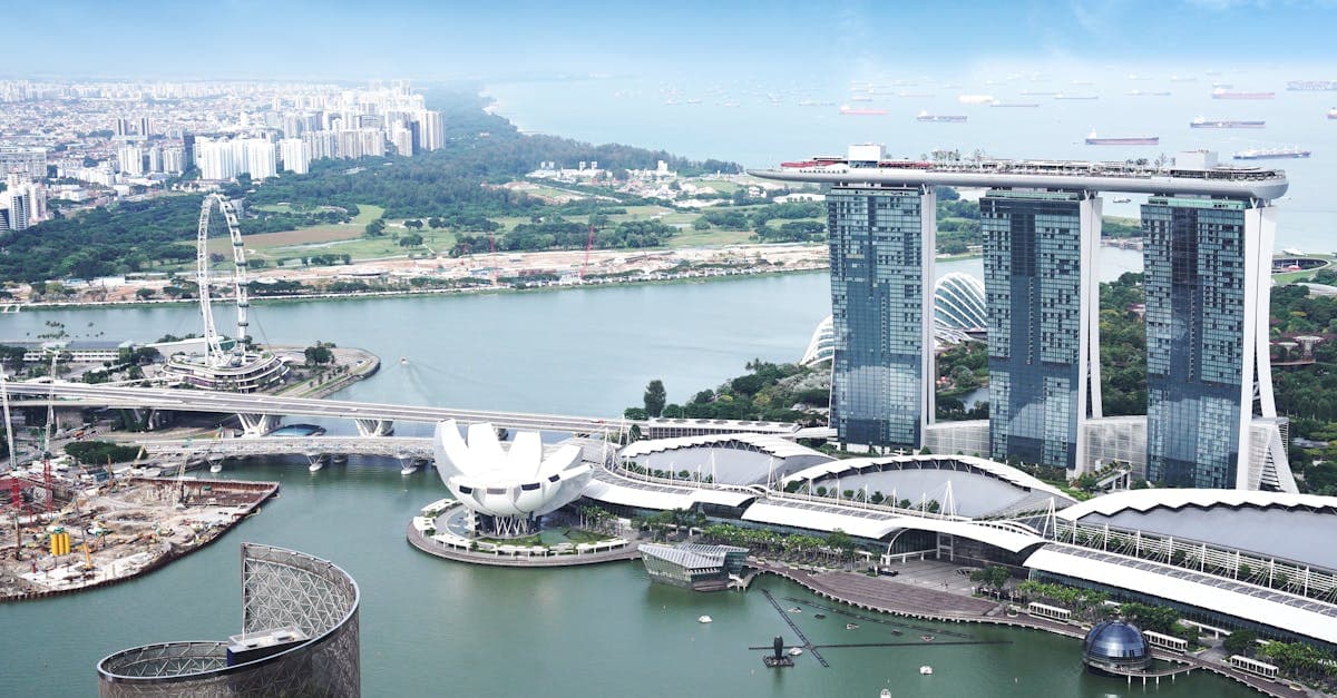 搭乘大眾交通前往 Marina Bay Cruise Centre,俯瞰新加坡濱海灣金沙晴空全景