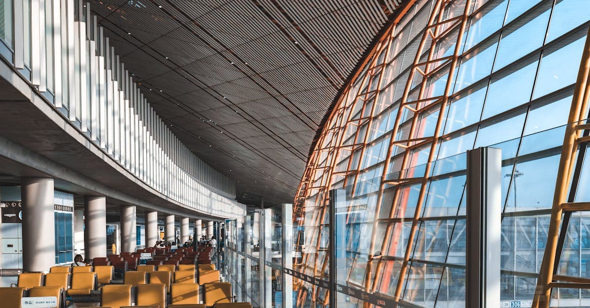 Guide Complet de l'Aéroport International YVR de Vancouver 2026 - eSIM and international travel guide by HelloRoam